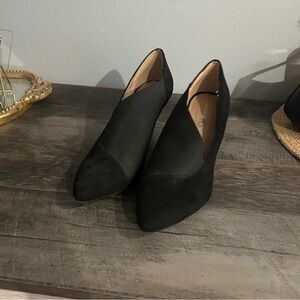 ANDREW GELLER Black Women's Tucket Pump Heels Sz 7M